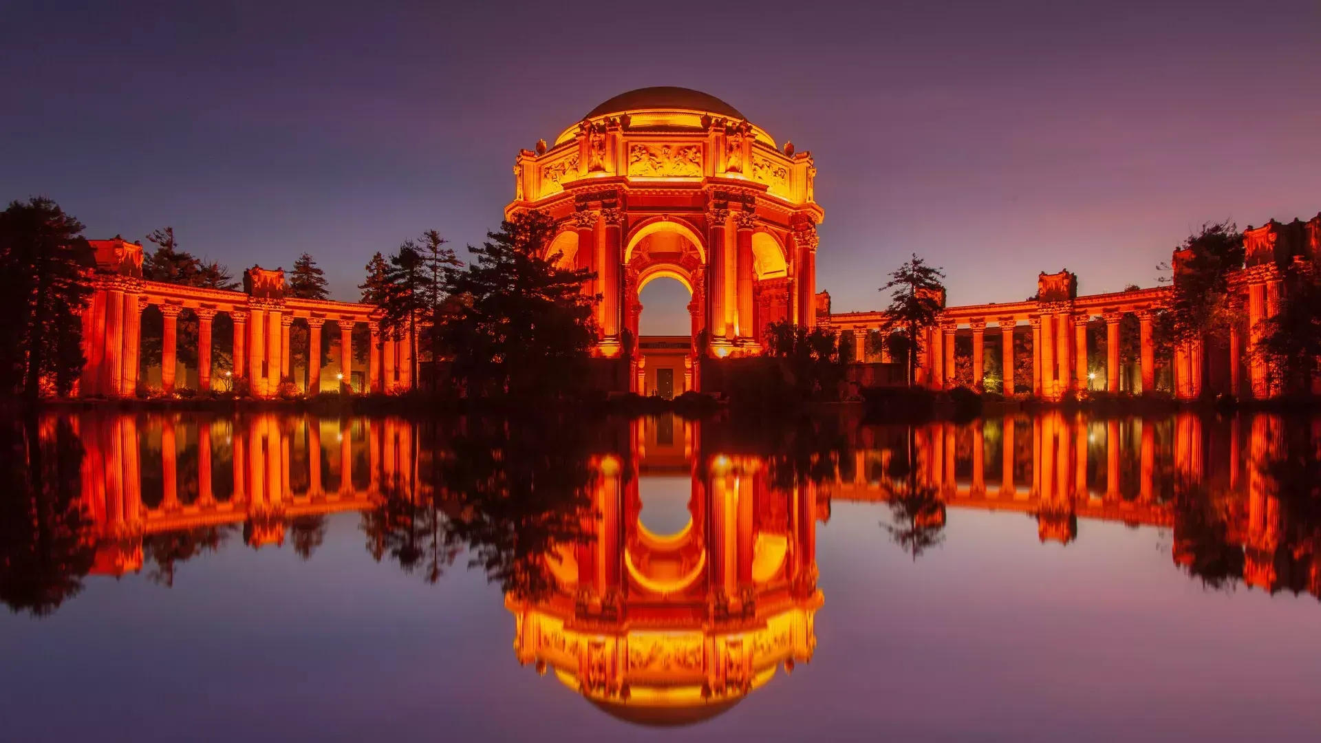 Palais des Beaux-Arts la nuit.